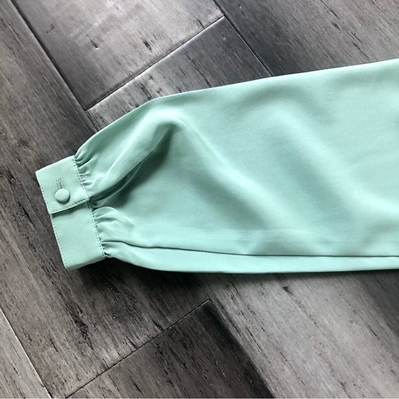 Vintage 70s-80s St. John Seafoam Button Front Long Sleeve Blouse - Picture 14 of 15